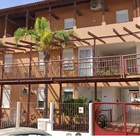 Spacious Flat Near The Sea *