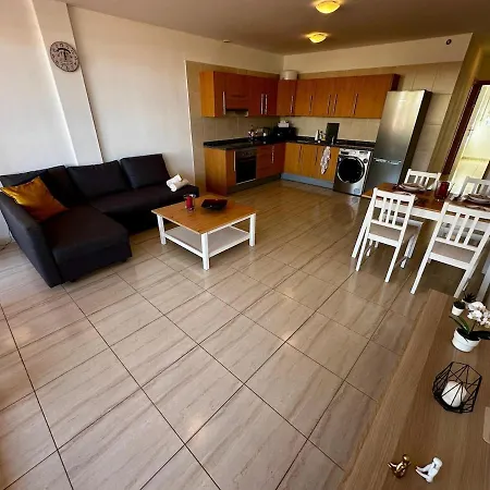 Spacious Flat Near The Sea Апартаменты