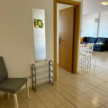 Spacious Flat Near The Sea Апартаменты Сан Мигель