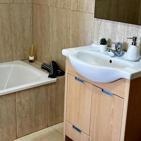 Spacious Flat Near The Sea *