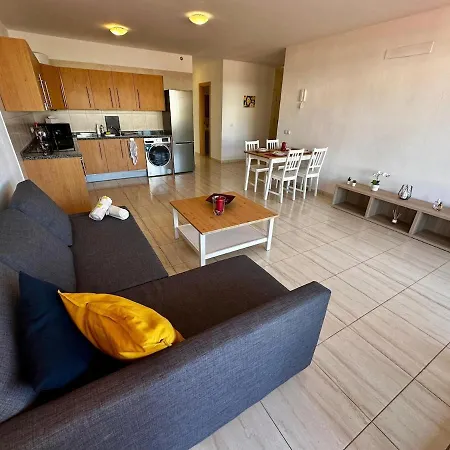 Spacious Flat Near The Sea Апартаменты Сан Мигель