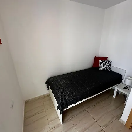 Spacious Flat Near The Sea