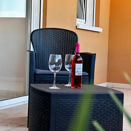 Spacious Flat Near The Sea *