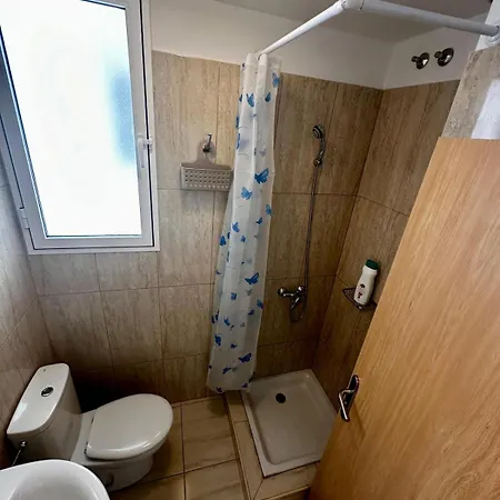 Spacious Flat Near The Sea